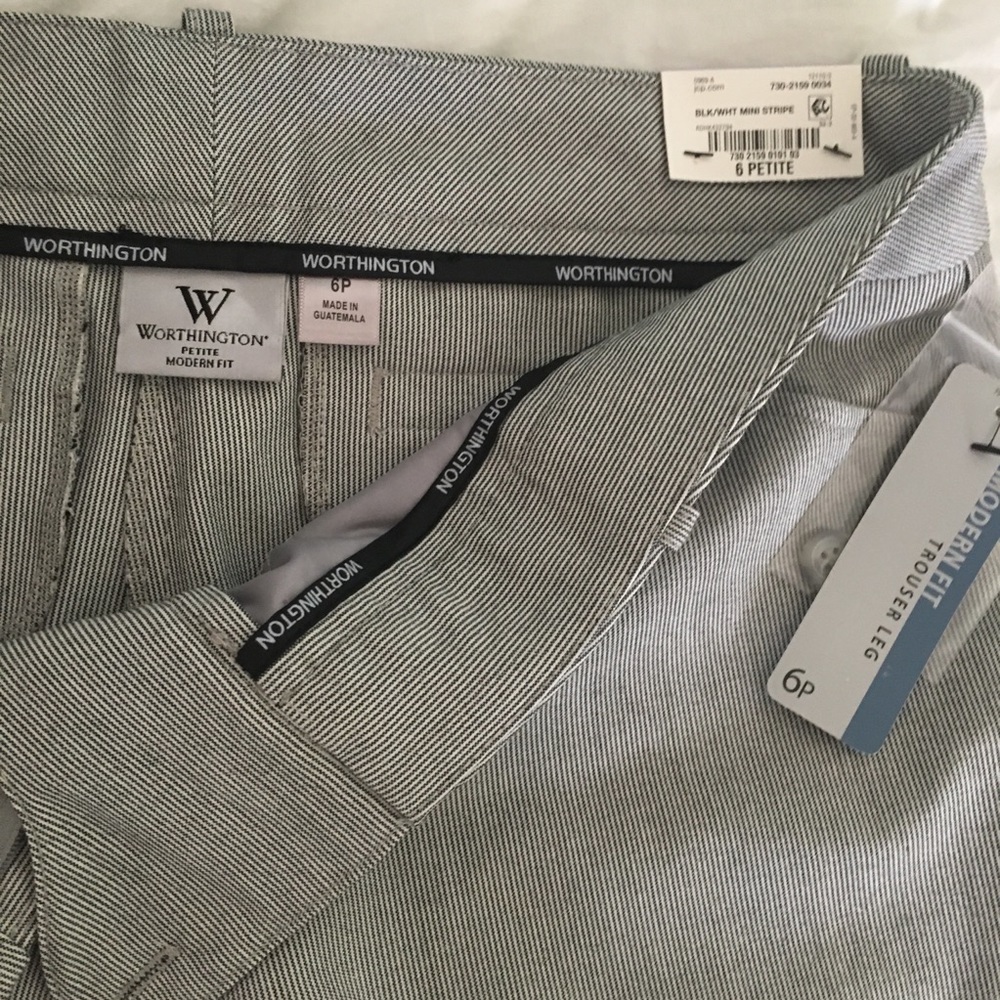 Size 6P, Worthington Stripped Modern Fit Pants